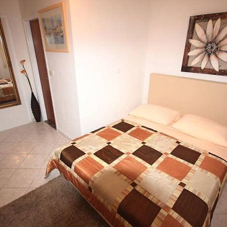 Small Apartment For A Great Holiday 자다르 외부 사진