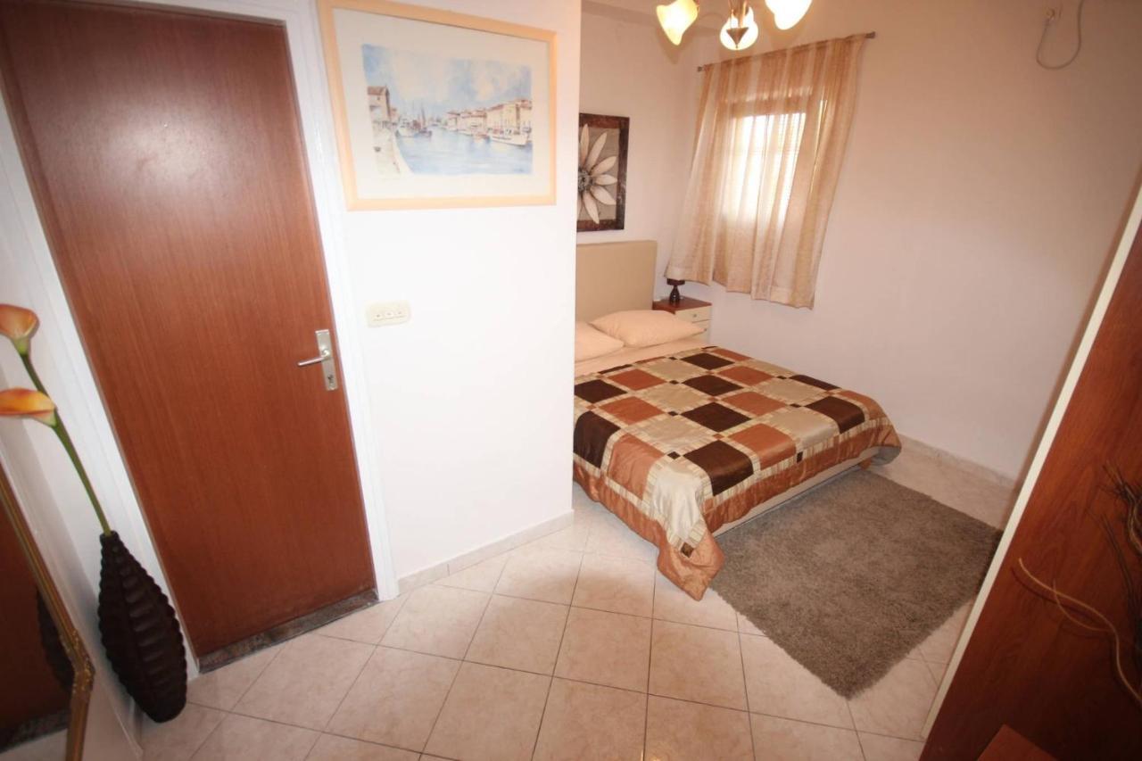Small Apartment For A Great Holiday 자다르 외부 사진